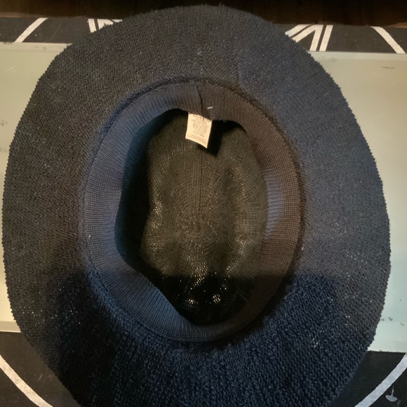 Hat, soft, bendable - Picture 2 of 4